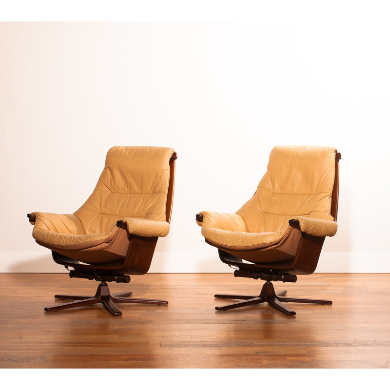 Pair of Göte Möbel armchairs in beige leather and teak - 1970s