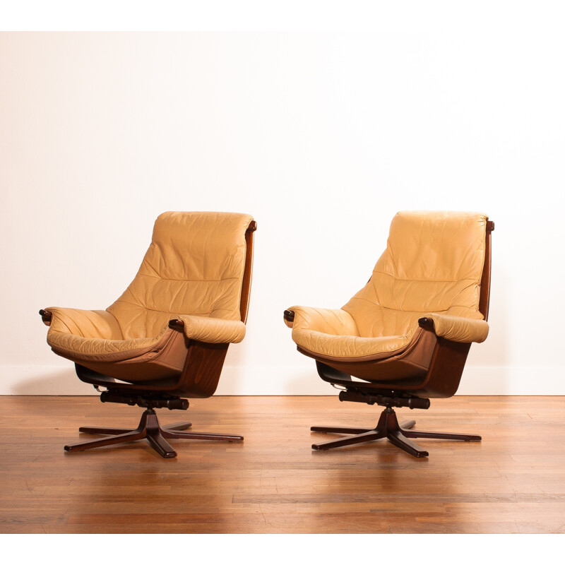 Paire de fauteuils Göte Möbel en teck et cuir beige - 1970