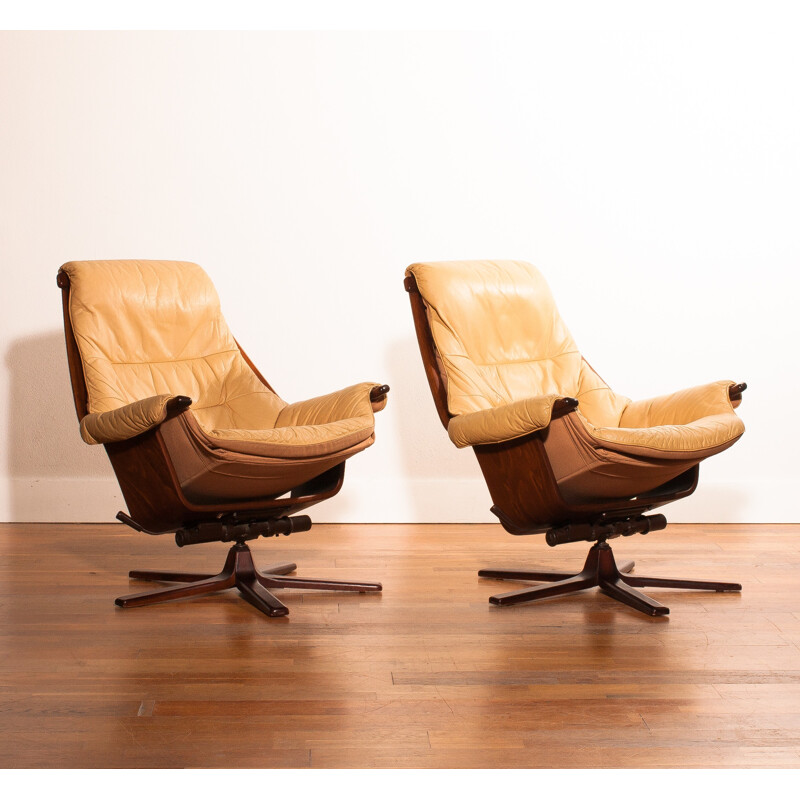 Pair of Göte Möbel armchairs in beige leather and teak - 1970s