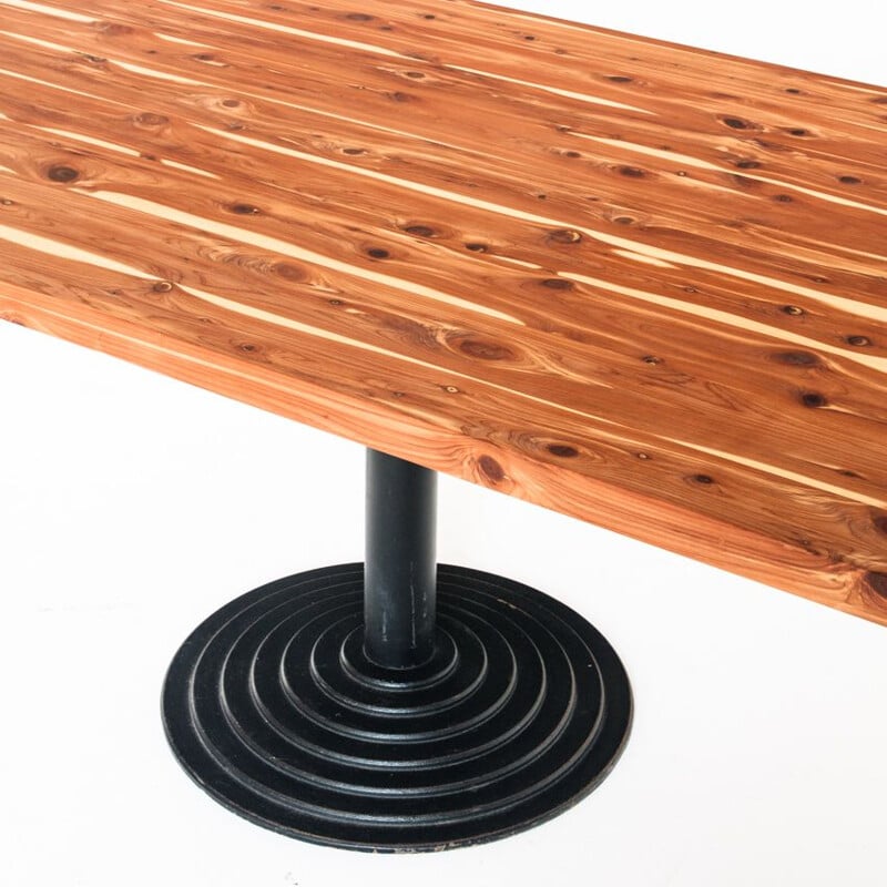 Table vintage en bois de cyprès massif avec pied central