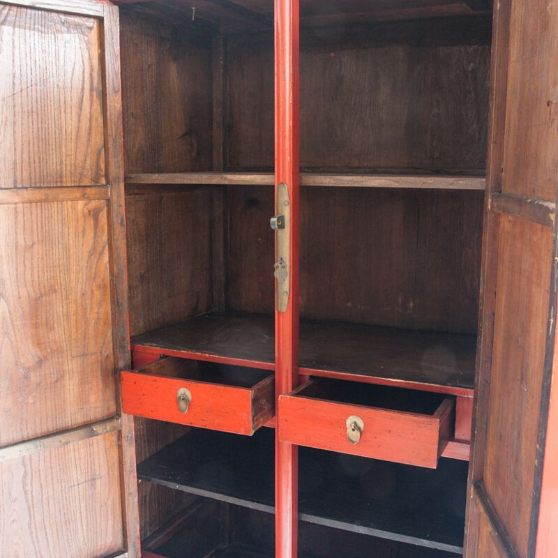 Armoire vintage à deux portes en bois de pin massif