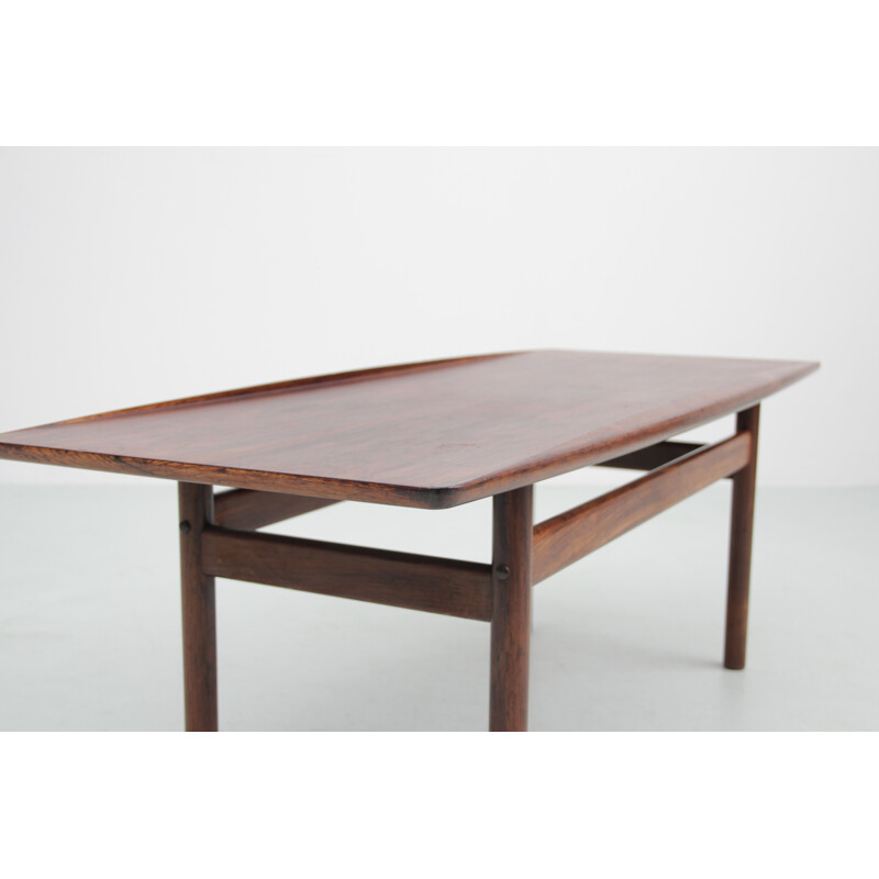 Scandinavian vintage coffee table in Rio rosewood model Gj 106 by Grete Jalk for Poul Jeppersen, 1959