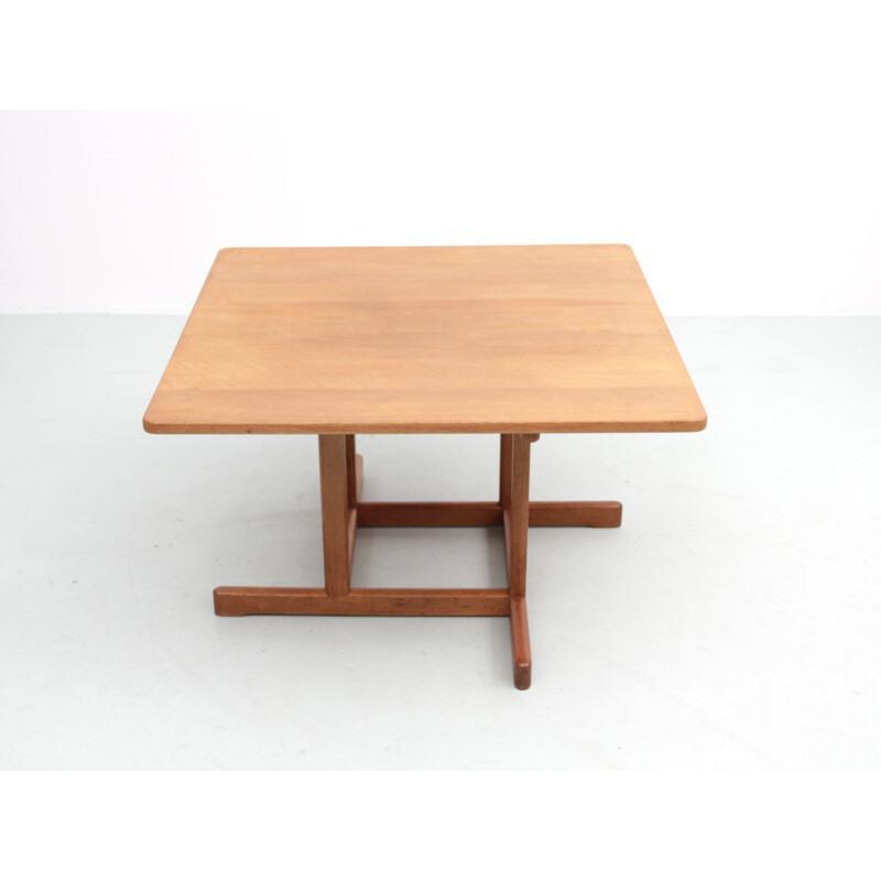 Scandinavian vintage coffee table in solid oak model 5217 by Borge Mogensen for Fredericia
