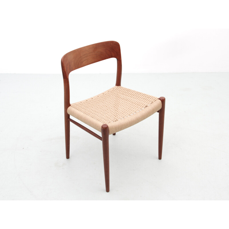 Set van 6 Scandinavische vintage teakhouten stoelen model 75 van Niels O. Møller