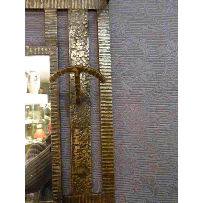 Vestiaire mural en fer forgé martelé avec miroir - 1940