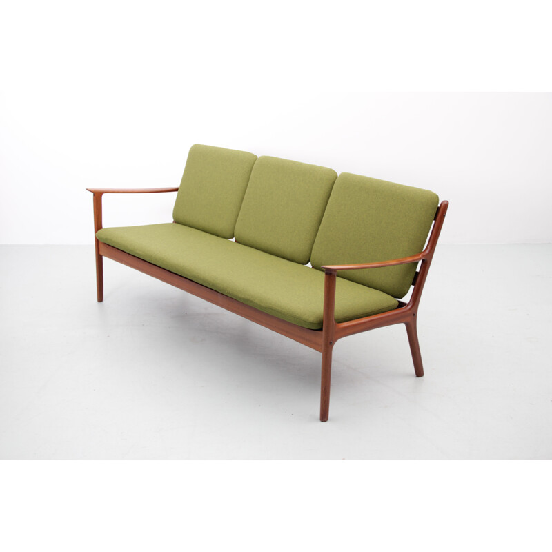 Scandinavian vintage 3 seater bench in blond mahogany model Pj112 by Ole Wanscher for P. Jepesen