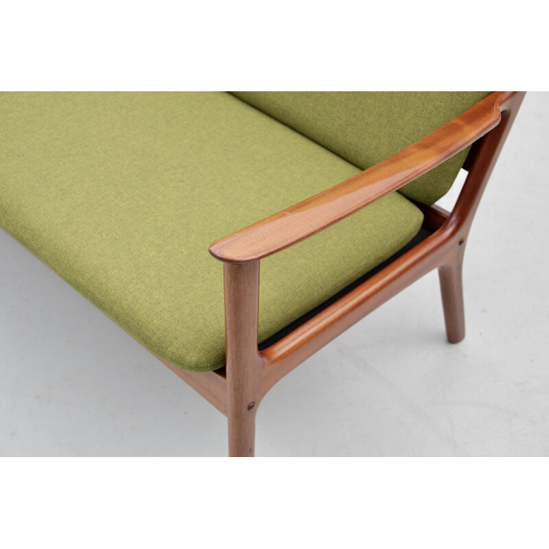 Scandinavian vintage 3 seater bench in blond mahogany model Pj112 by Ole Wanscher for P. Jepesen