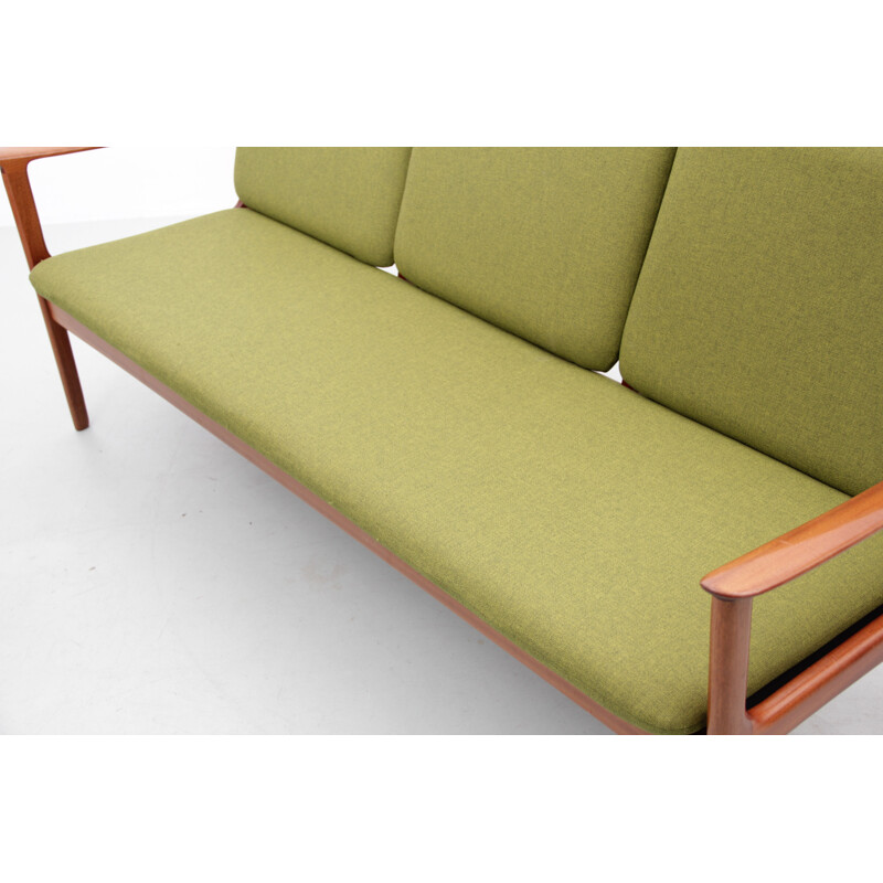 Scandinavian vintage 3 seater bench in blond mahogany model Pj112 by Ole Wanscher for P. Jepesen