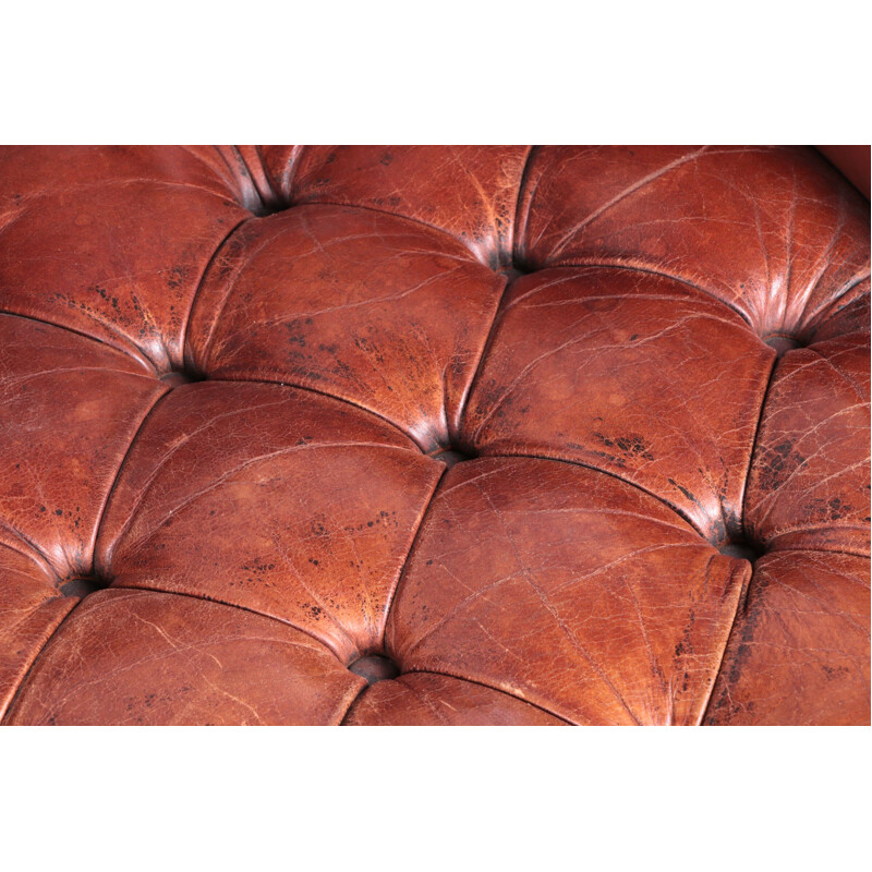 Poltrona club vintage, modello Chesterfield in pelle di pecora, 1970