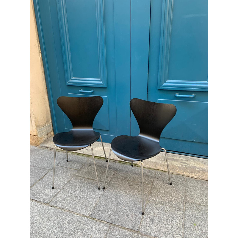 Paire de chaises vintage noires série 7 par Arne Jacobsen pour Fritz Hansen, 1958
