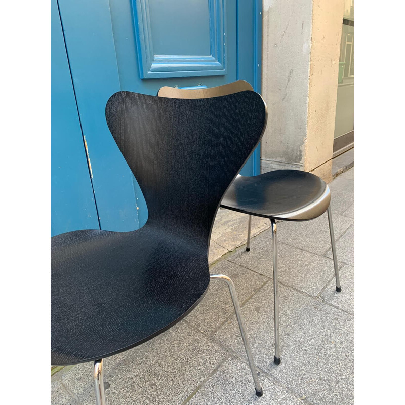 Paire de chaises vintage noires série 7 par Arne Jacobsen pour Fritz Hansen, 1958