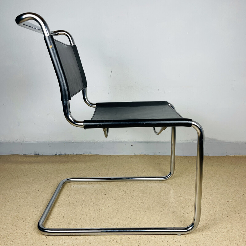 Set of 4 vintage cantilever dining chairs B33 in black leather by Marcel Breuer, Italy 1970s