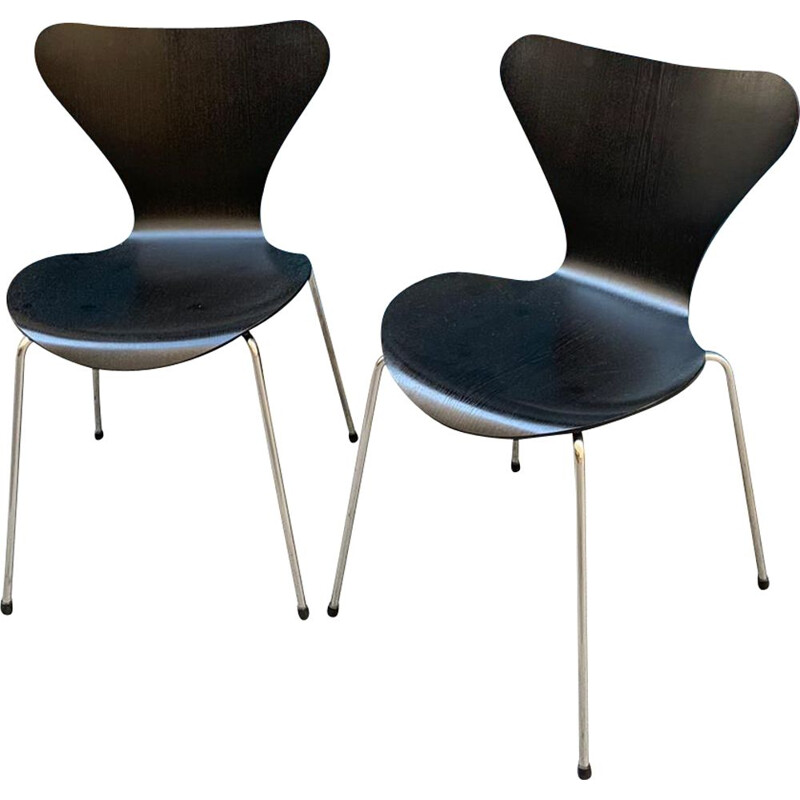 Paire de chaises vintage noires série 7 par Arne Jacobsen pour Fritz Hansen, 1958