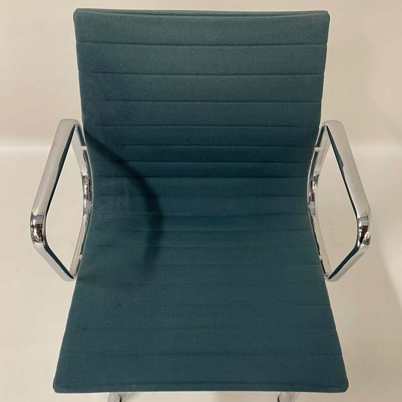 Paire de fauteuils vintage EA 107 par Charles & Ray Eames pour Vitra, 1980
