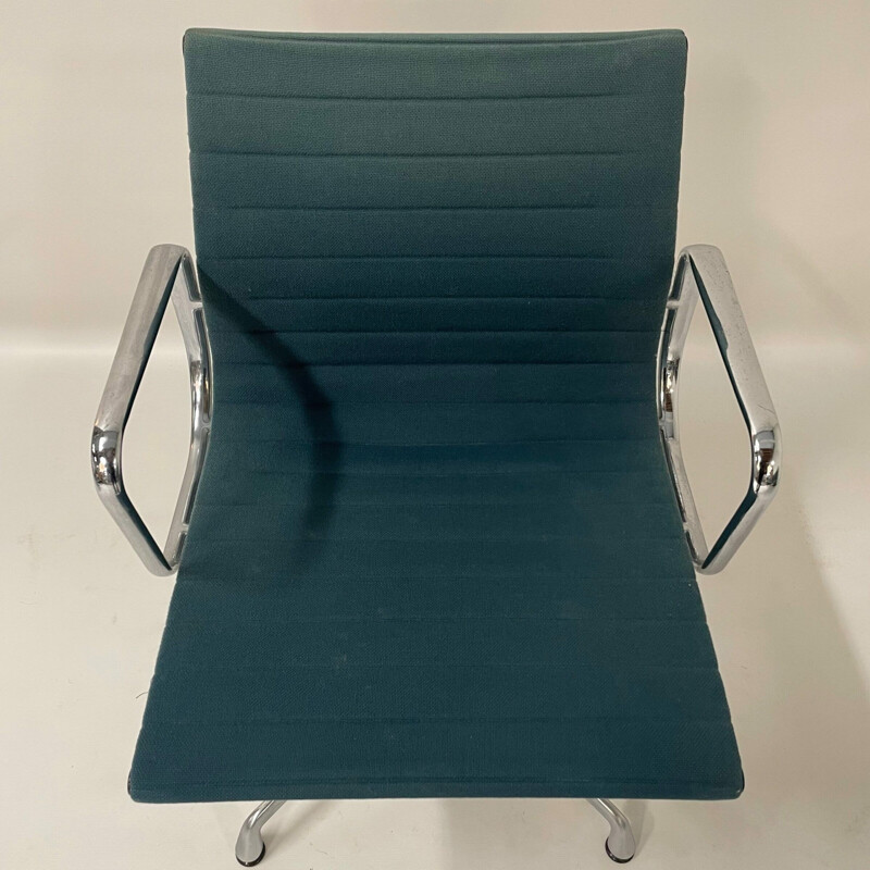 Paar vintage fauteuils EA 107 van Charles
