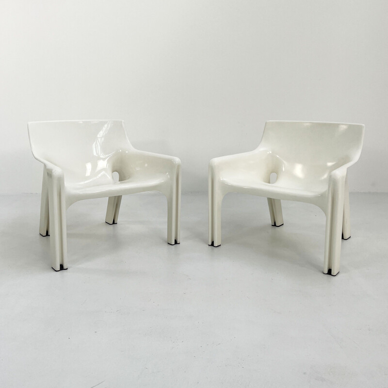 Pair of vintage white Vicario lounge chairs by Vico Magistretti for Artemide, 1970s