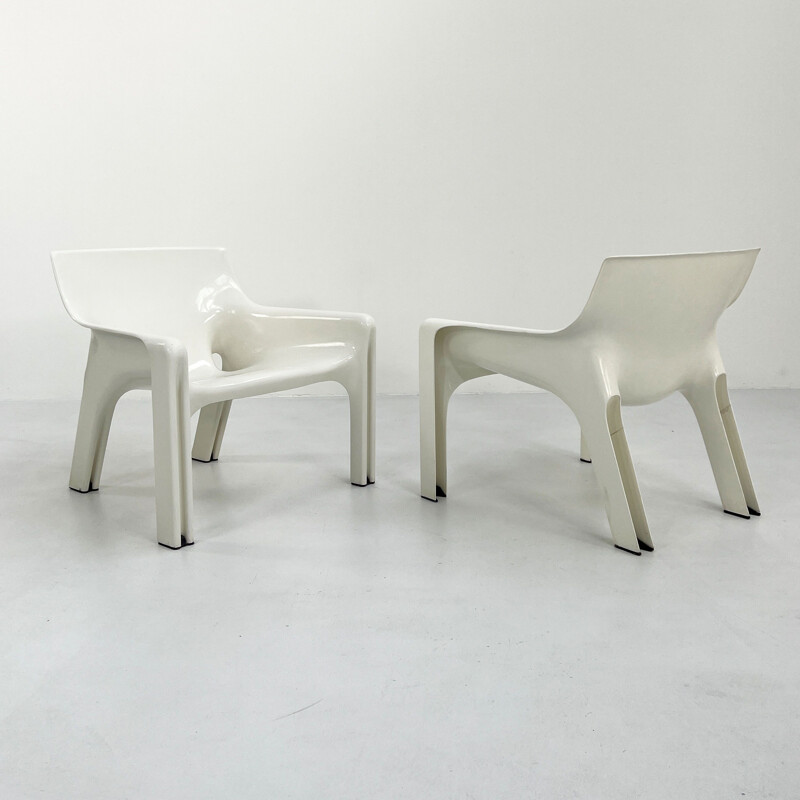 Pair of vintage white Vicario lounge chairs by Vico Magistretti for Artemide, 1970s