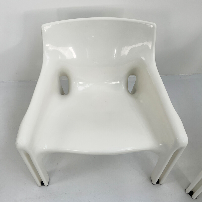 Pair of vintage white Vicario lounge chairs by Vico Magistretti for Artemide, 1970s