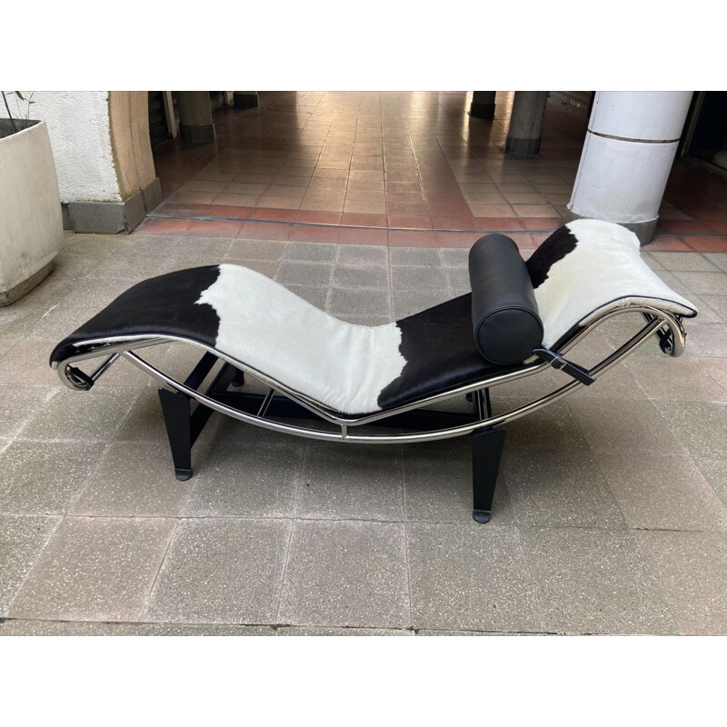 LC4 Pony lounge chair vintage black and white by Le Corbusier and Charlotte Perriand