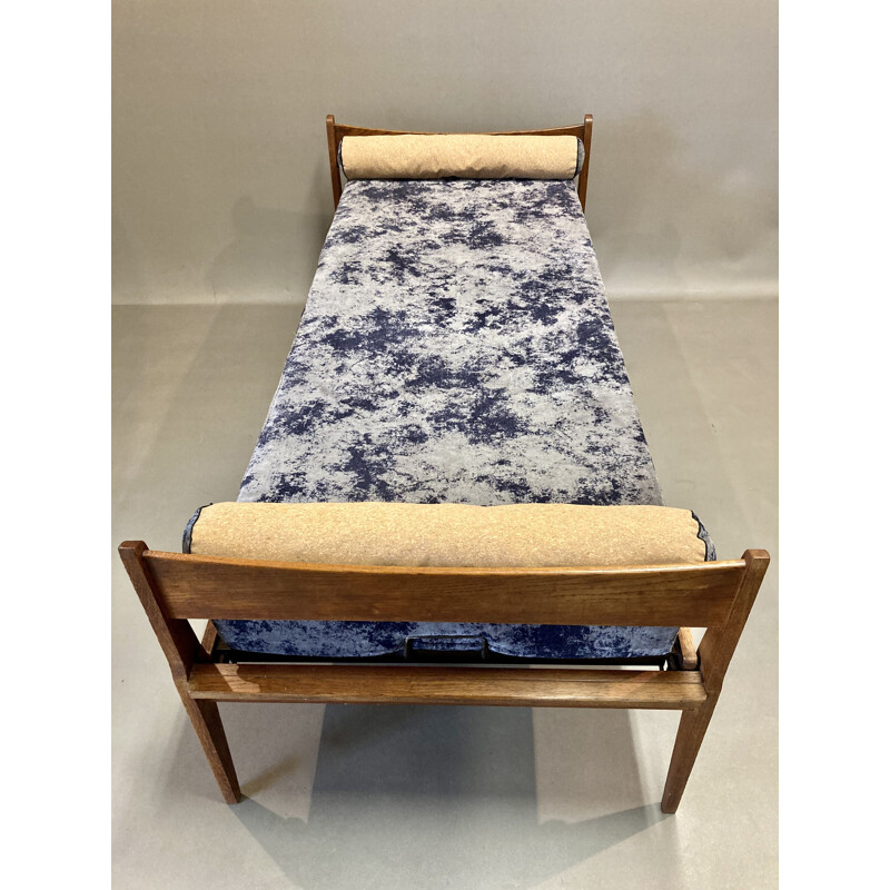 Sofá cama de terciopelo vintage y corcho gris, 1950