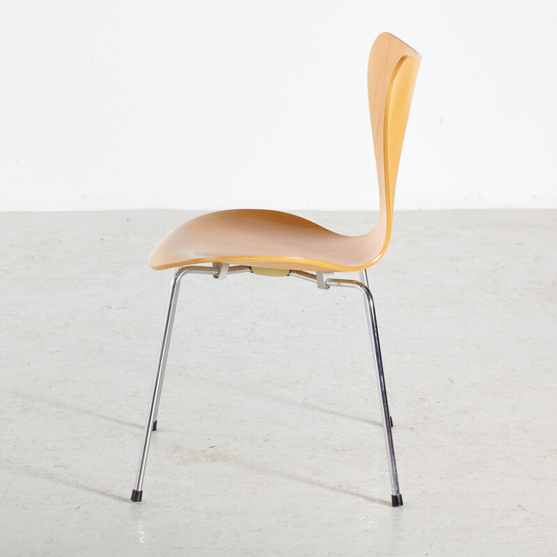 Mid-century Mod3107 chair by Arne Jacobsen for Fritz Hansen