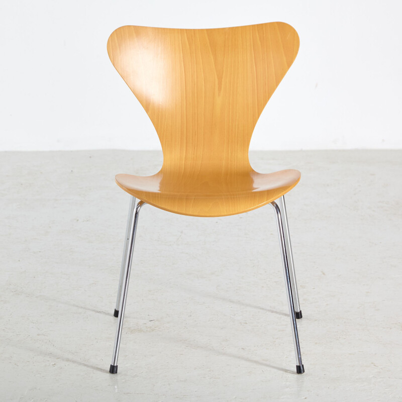 Mid-century Mod3107 chair by Arne Jacobsen for Fritz Hansen