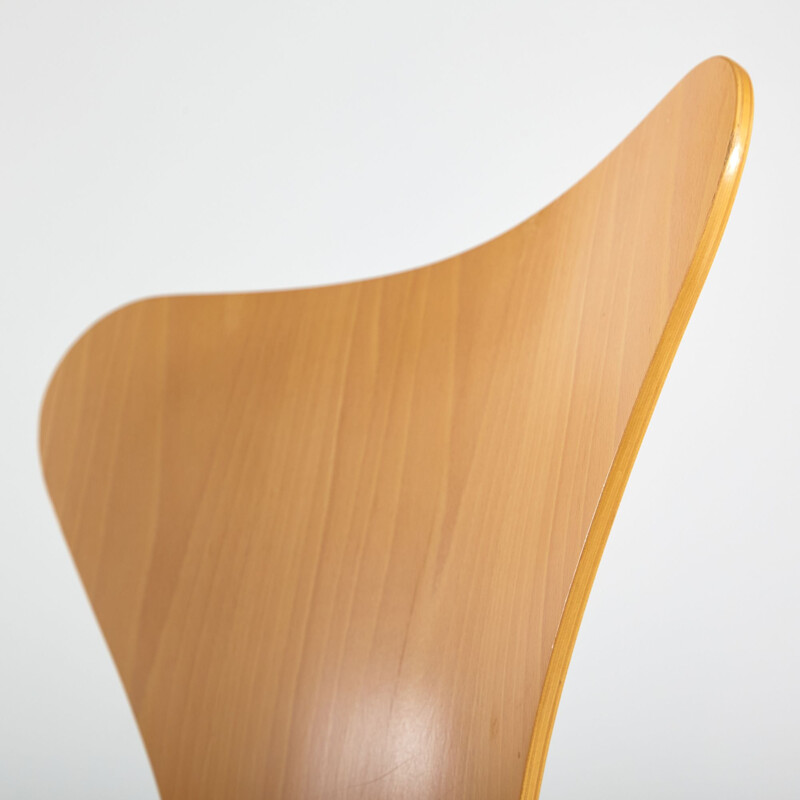 Mid-century Mod3107 chair by Arne Jacobsen for Fritz Hansen