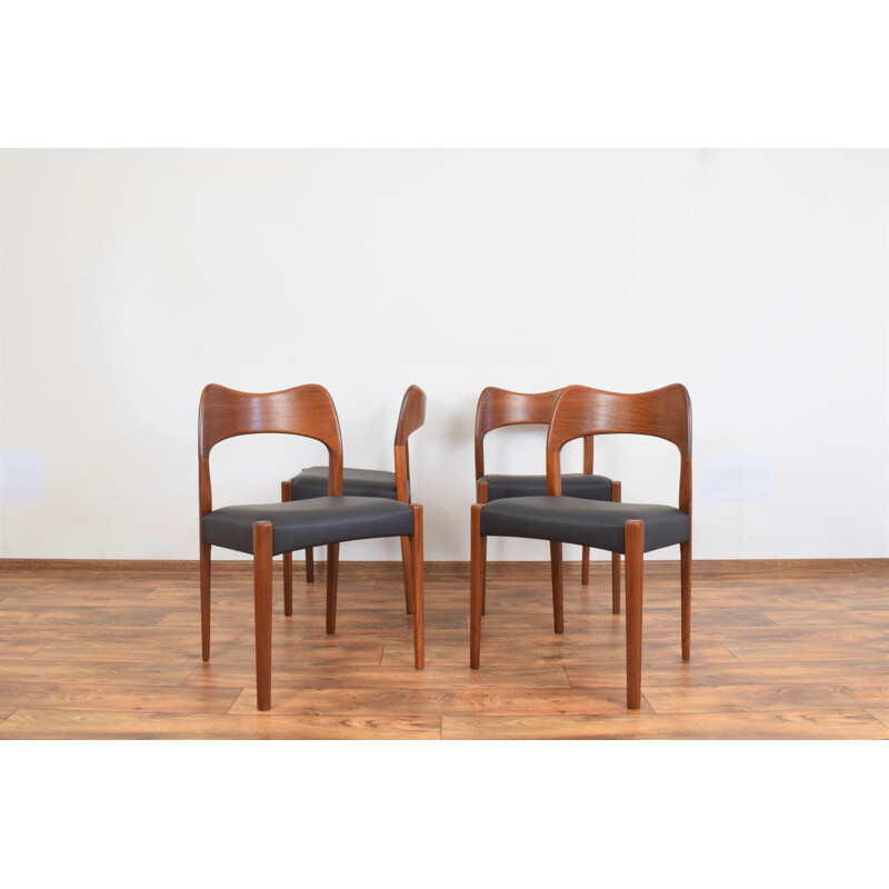 Set of 4 vintage teak chairs by Arne Hovmand-Olsen for Mogens Kold, 1960
