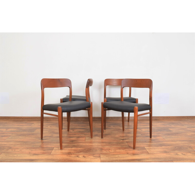 Conjunto de 4 cadeiras de teca vintage e couro dinamarquesas modelo 75 por N. O. Møller para J.L. Møller, 1960