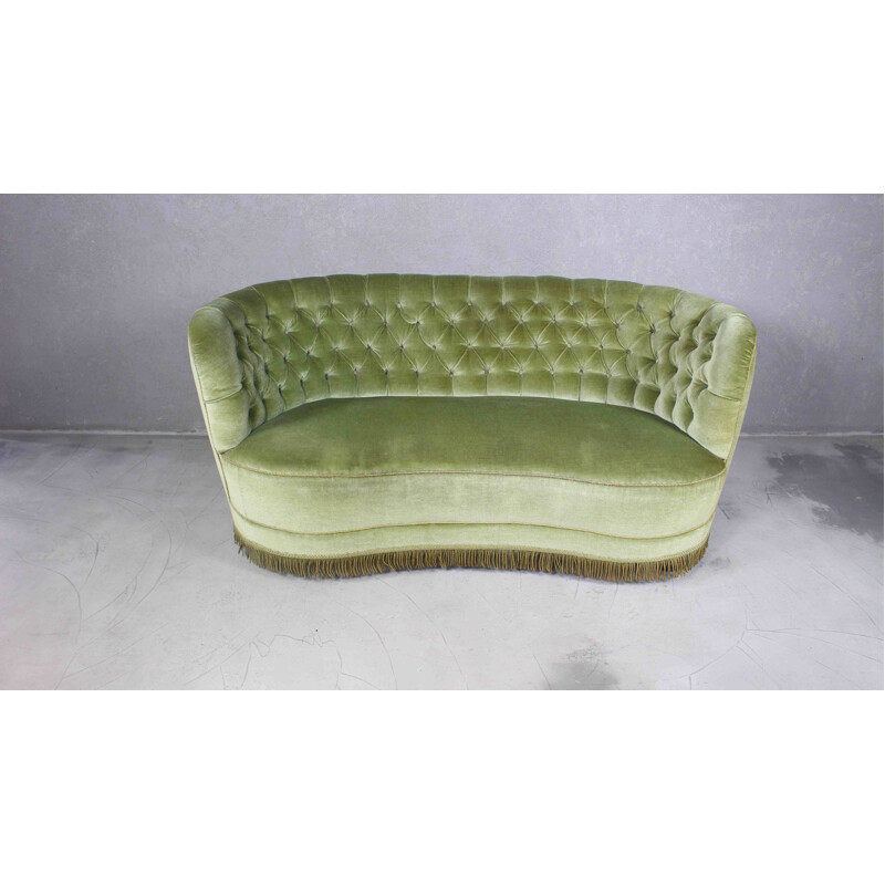 Danish vintage curved green buttoned sofa, 1940s