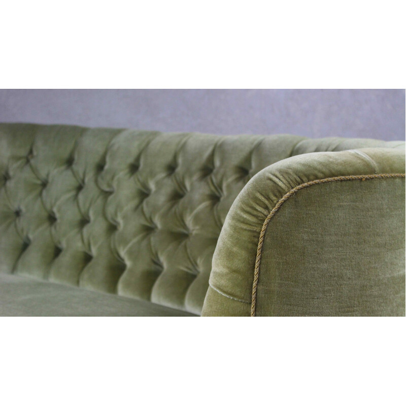 Danish vintage curved green buttoned sofa, 1940s