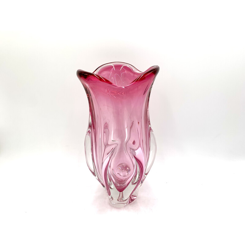 Vase vintage rose en verre d'art de Chribska Sklarna, Tchèque 1960