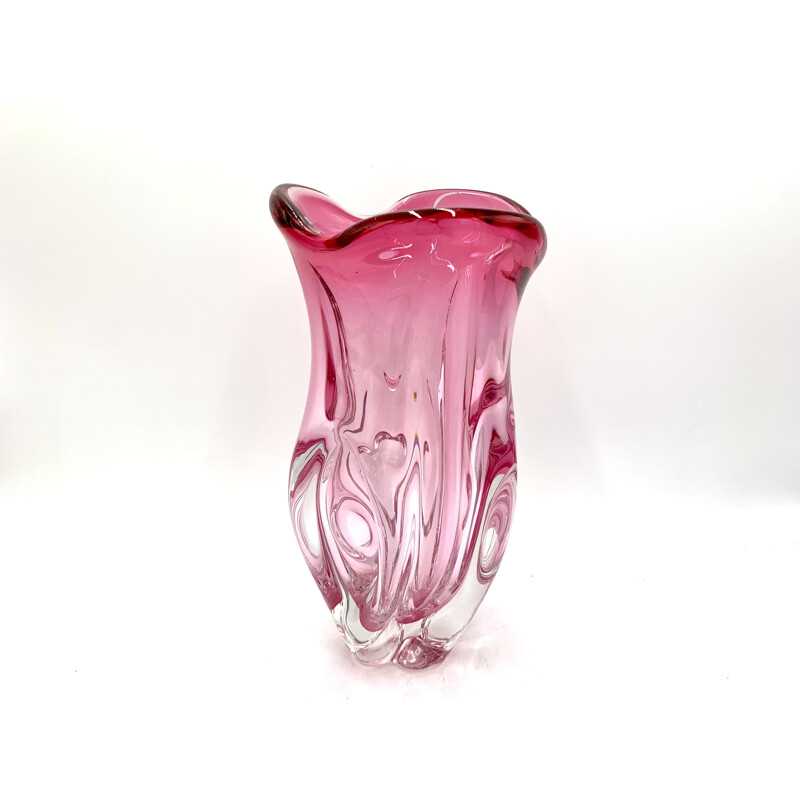 Vase vintage rose en verre d'art de Chribska Sklarna, Tchèque 1960