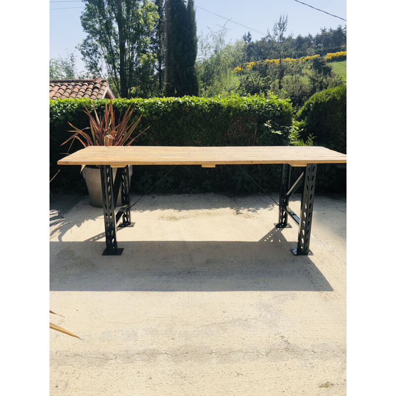 Table vintage avec plateau en bois brut