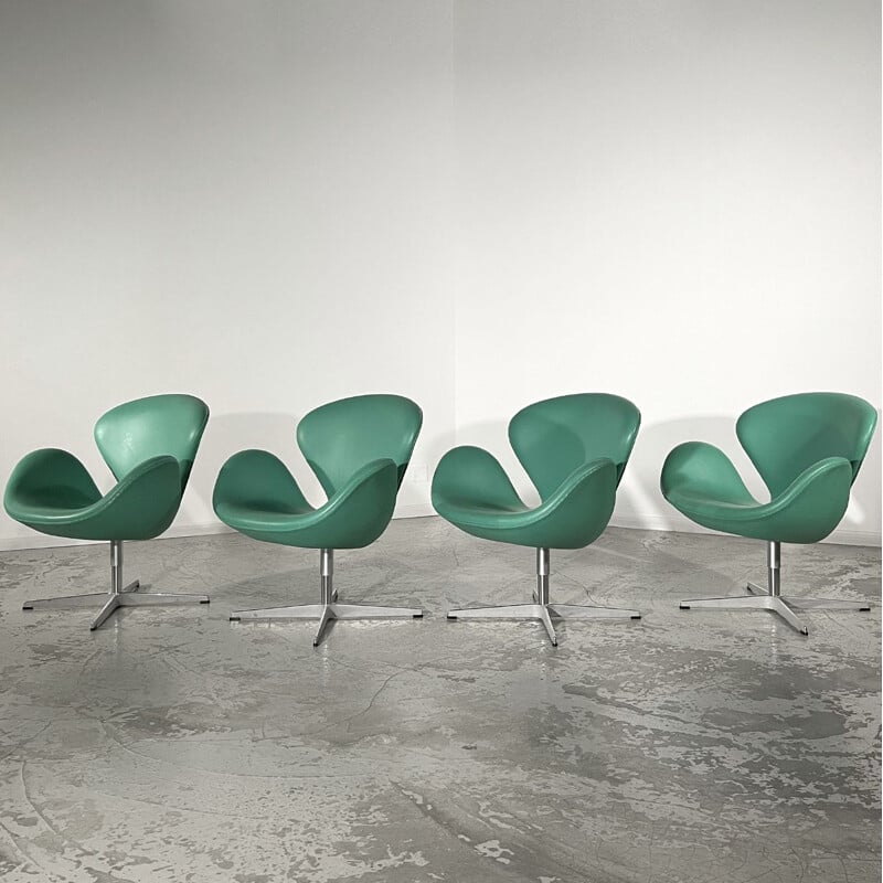 Set of 4 vintage "Swan" armchairs by Arne Jacobsen for Fritz Hansen, 2011