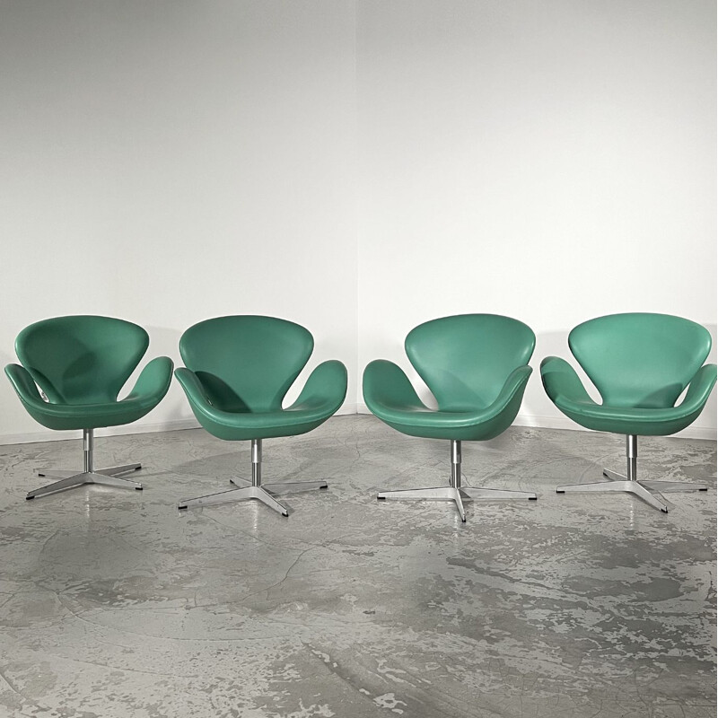 Set of 4 vintage "Swan" armchairs by Arne Jacobsen for Fritz Hansen, 2011