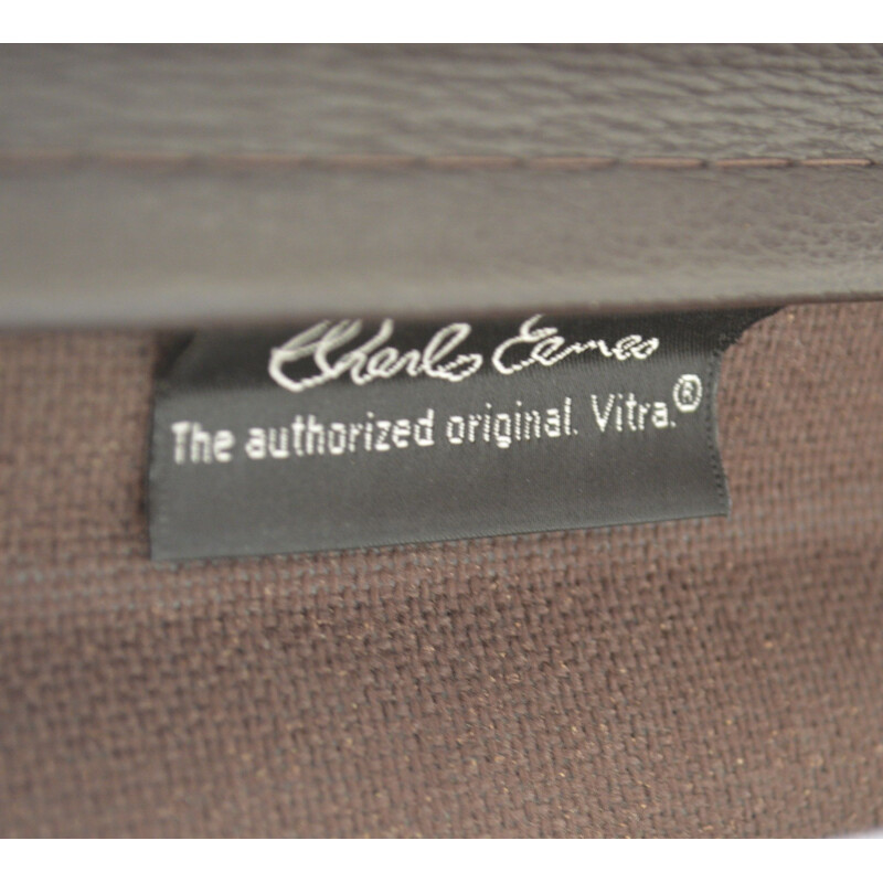 Fauteuil vintage en cuir brun Ea108 Alu de Charles Eames pour Vitra, 2010