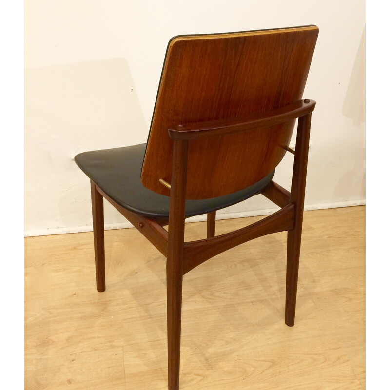 Lot de 4 chaises en teck et vinyl, Arne HOVMAND OLSEN - 1960