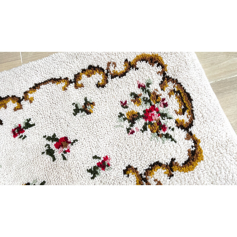 Vintage rug in pure wool with flowers, 1970