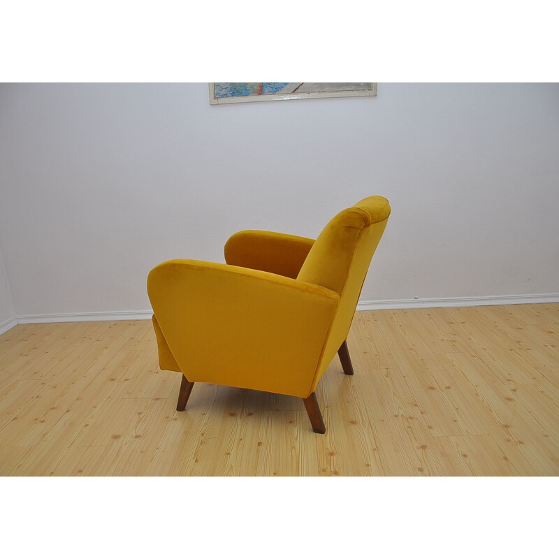 Poltrona vintage Art Déco con rivestimento in velluto giallo miele, 1960