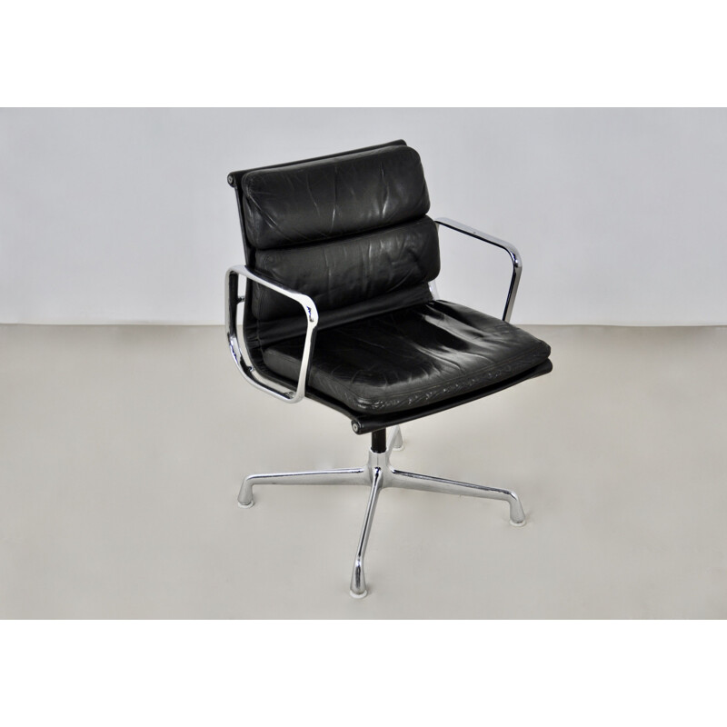 Vintage black leather armchair by Charles & Ray Eames for Herman Miller, 1970