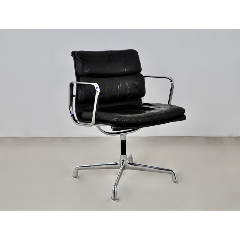 Vintage black leather armchair by Charles & Ray Eames for Herman Miller, 1970
