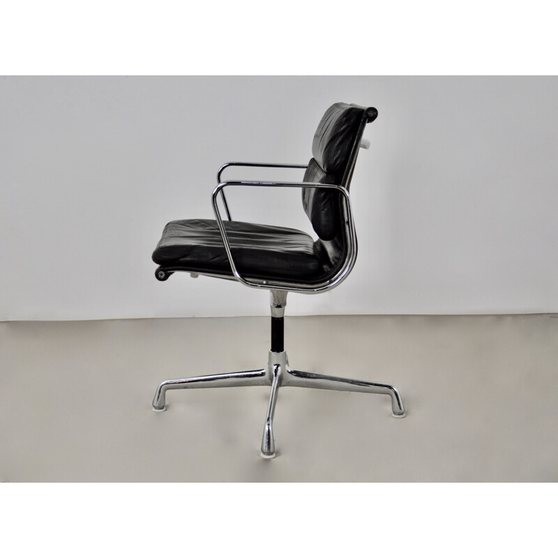 Vintage black leather armchair by Charles & Ray Eames for Herman Miller, 1970