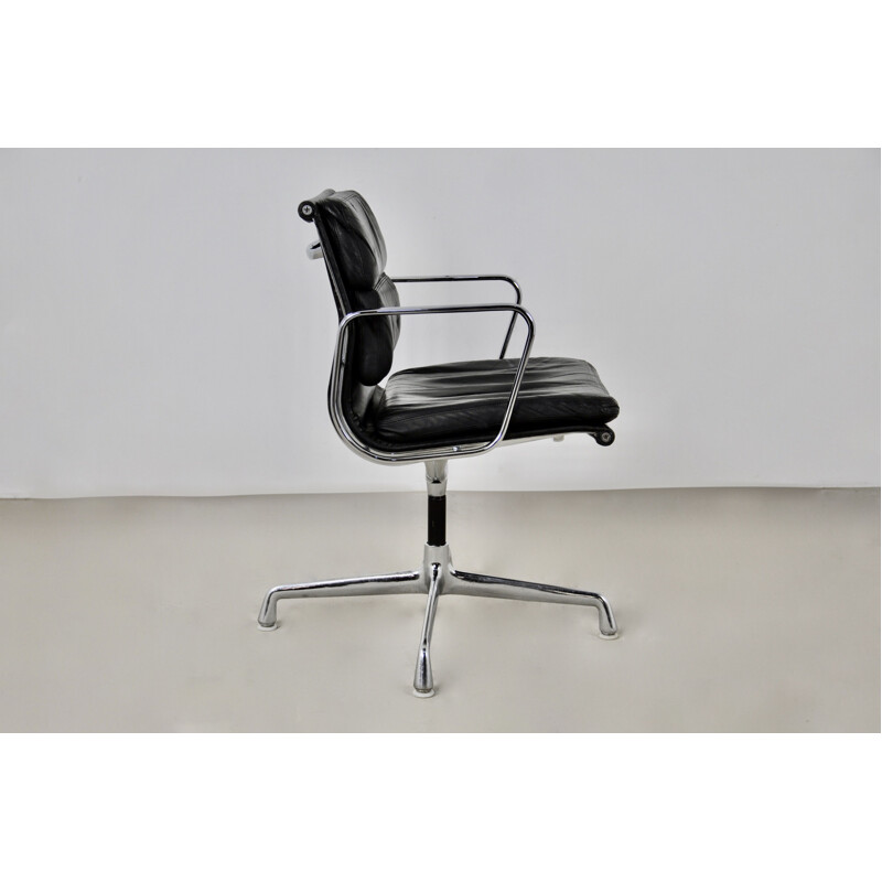 Vintage black leather armchair by Charles & Ray Eames for Herman Miller, 1970