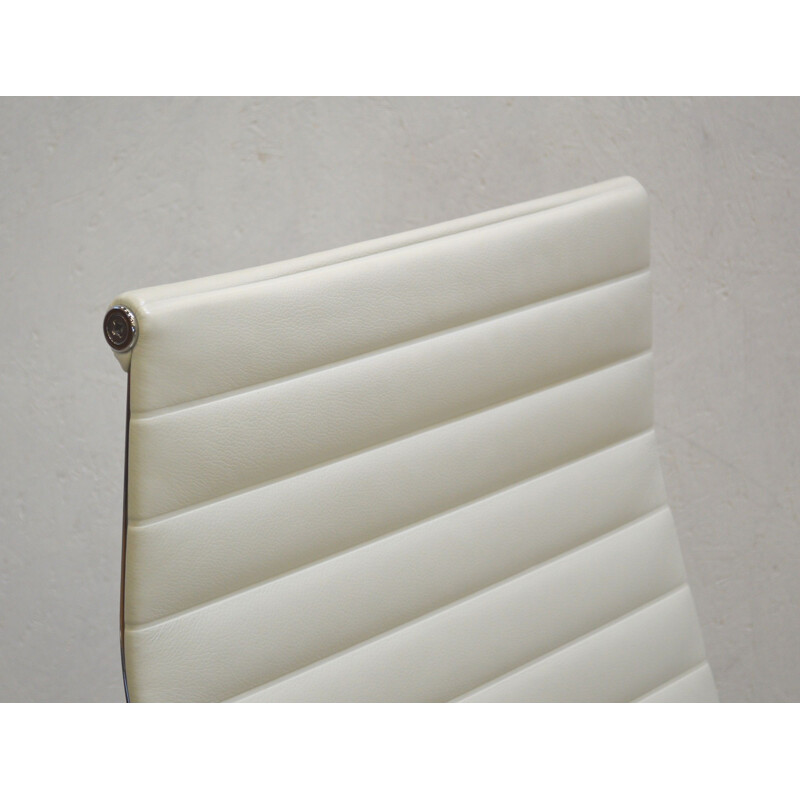 Fauteuil de bureau Ea119 vintage en cuir blanc par Charles Eames pour Vitra, 2018