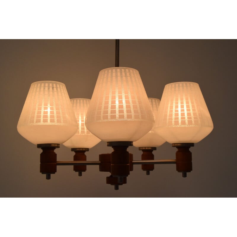 Lampadario vintage in vetro e legno, Repubblica Ceca 1970