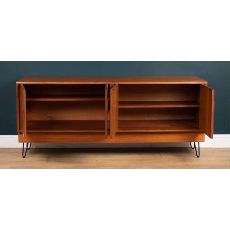 Credenza vintage in teak su gambe a forcina di Victor Wilkins per G Plan, Inghilterra 1960