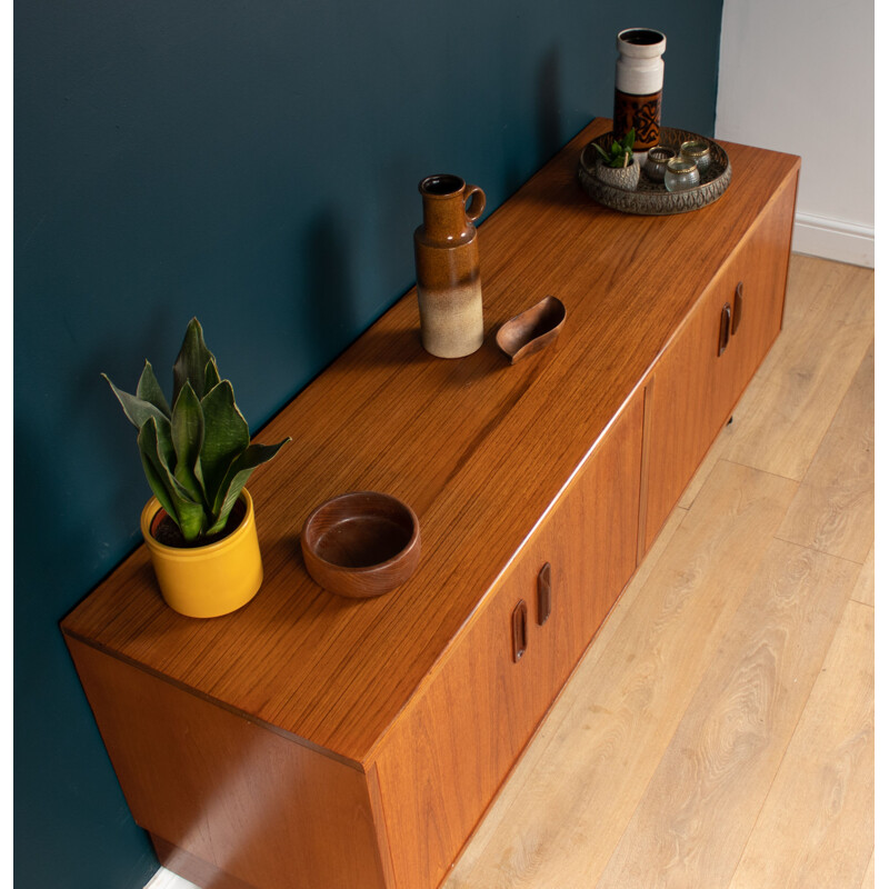 Credenza vintage in teak su gambe a forcina di Victor Wilkins per G Plan, Inghilterra 1960