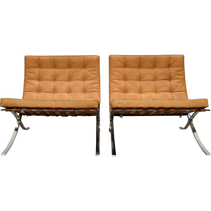 Coppia di poltrone vintage Barcelona color cognac di Mies van der Rohe per Knoll International, 1970