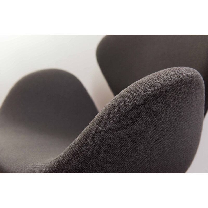 Vintage Swan swivel armchair in grey Tonus fabric by Arne Jacobsen